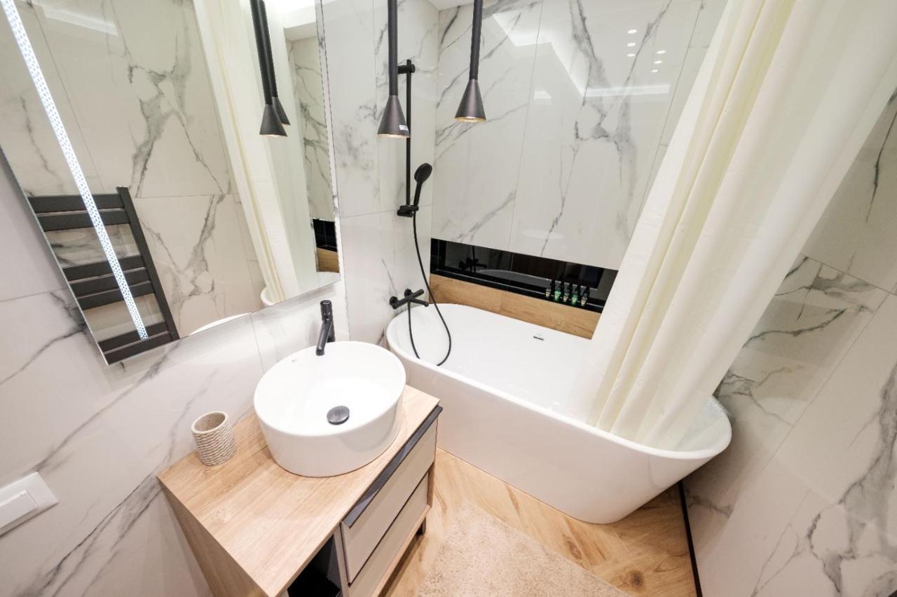 Brand New Luxury Apartment In The Heart Of Brașov Exterior foto